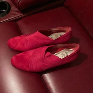 Pre-owned and gently used Impo shoe